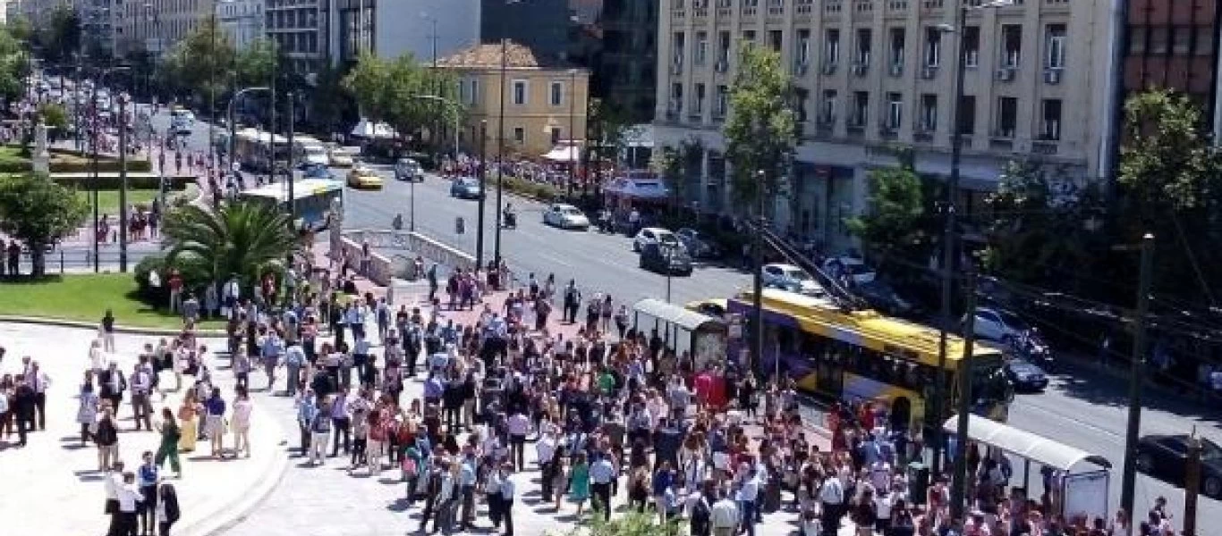 Πανικός και προβλήματα από την ισχυρή δόνηση των 5,1 Ρίχτερ